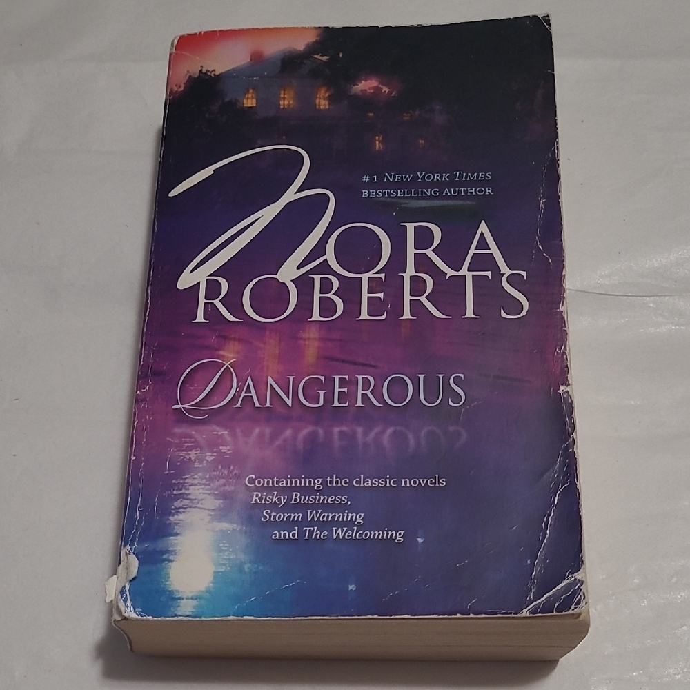 3/$5 Or 6/$10❤️Nora Roberts 'Dangerous' Book